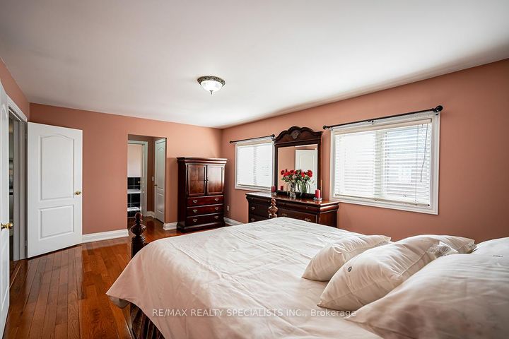 Photo 20 at 19 Rushbrook Drive, Vales of Castlemore, Brampton