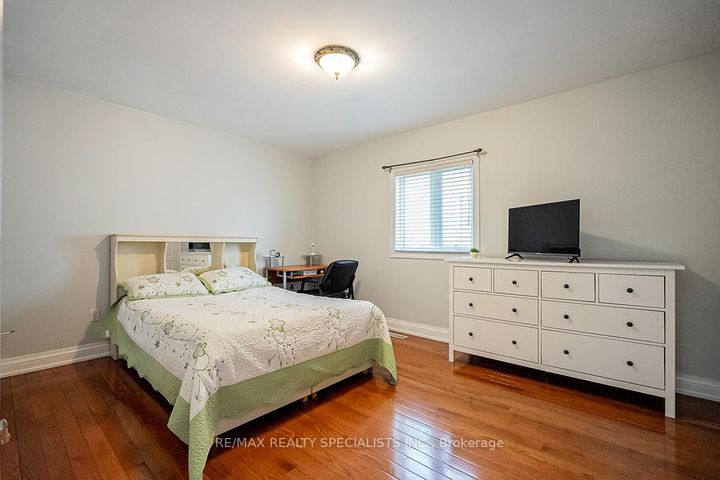 Photo 32 at 19 Rushbrook Drive, Vales of Castlemore, Brampton