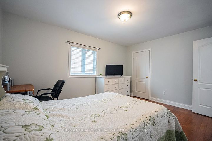 Photo 33 at 19 Rushbrook Drive, Vales of Castlemore, Brampton