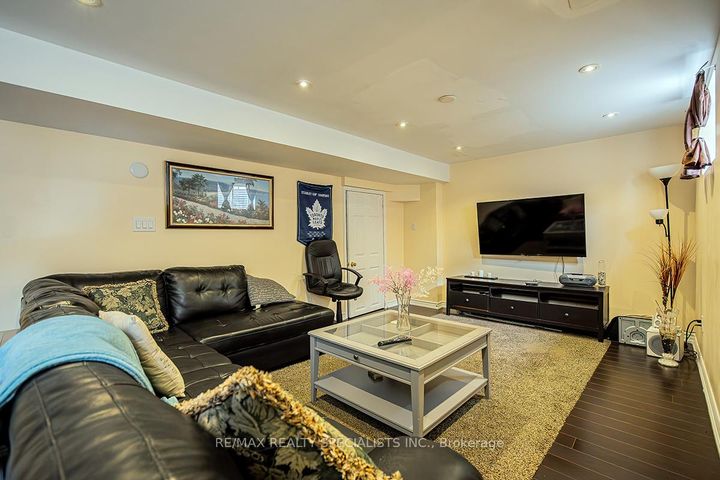 Photo 37 at 19 Rushbrook Drive, Vales of Castlemore, Brampton