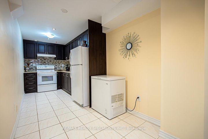 Photo 40 at 19 Rushbrook Drive, Vales of Castlemore, Brampton