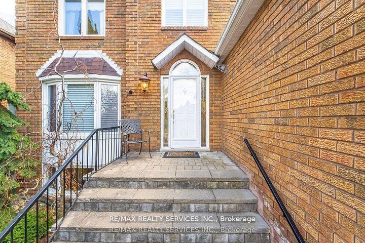 Photo 4 at 41 Christie Drive, Snelgrove, Brampton
