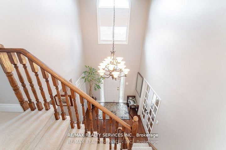 Photo 7 at 41 Christie Drive, Snelgrove, Brampton