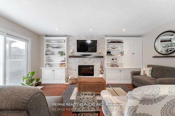 Photo 18 at 41 Christie Drive, Snelgrove, Brampton