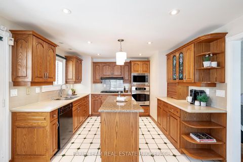 Photo 4 at 10 White Oaks Road, South Shore, Barrie Photo 4 at 10 White Oaks Road, South Shore, Barrie