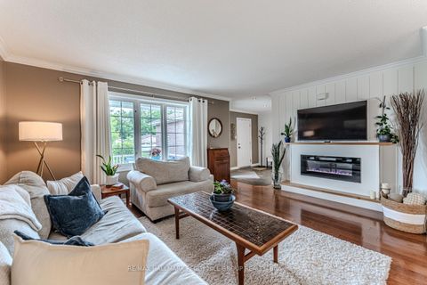 Photo 2 at 95 Crompton Drive, Little Lake, Barrie