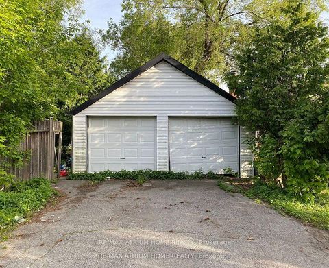 Photo 1 at 28 Kensington Avenue, Newtonbrook West, Toronto