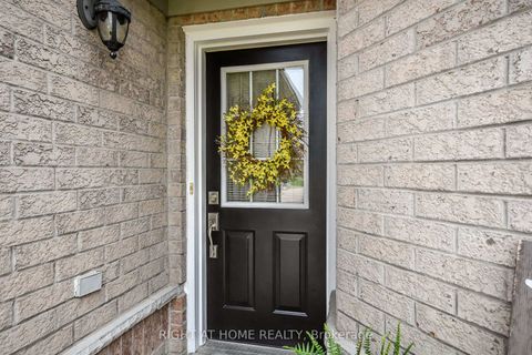 Photo 2 at 13 Couples Court, East Bayfield, Barrie