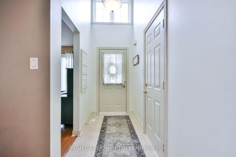 Photo 3 at 13 Couples Court, East Bayfield, Barrie