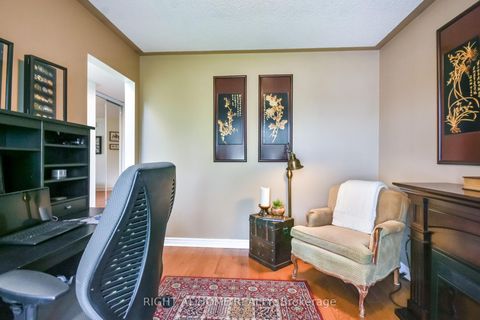 Photo 5 at 13 Couples Court, East Bayfield, Barrie
