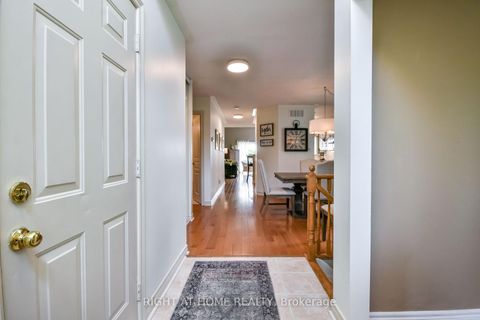 Photo 6 at 13 Couples Court, East Bayfield, Barrie