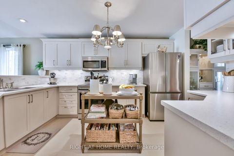 Photo 11 at 13 Couples Court, East Bayfield, Barrie