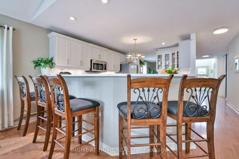 Photo 13 at 13 Couples Court, East Bayfield, Barrie