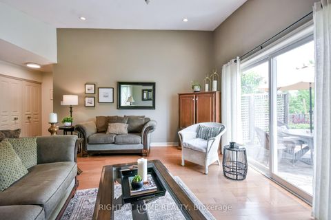 Photo 16 at 13 Couples Court, East Bayfield, Barrie
