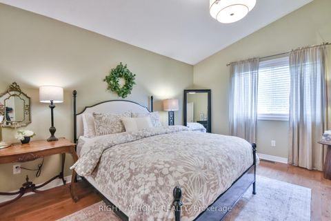 Photo 17 at 13 Couples Court, East Bayfield, Barrie