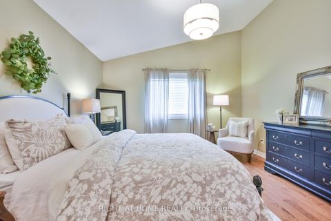 Photo 18 at 13 Couples Court, East Bayfield, Barrie