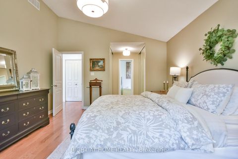 Photo 19 at 13 Couples Court, East Bayfield, Barrie