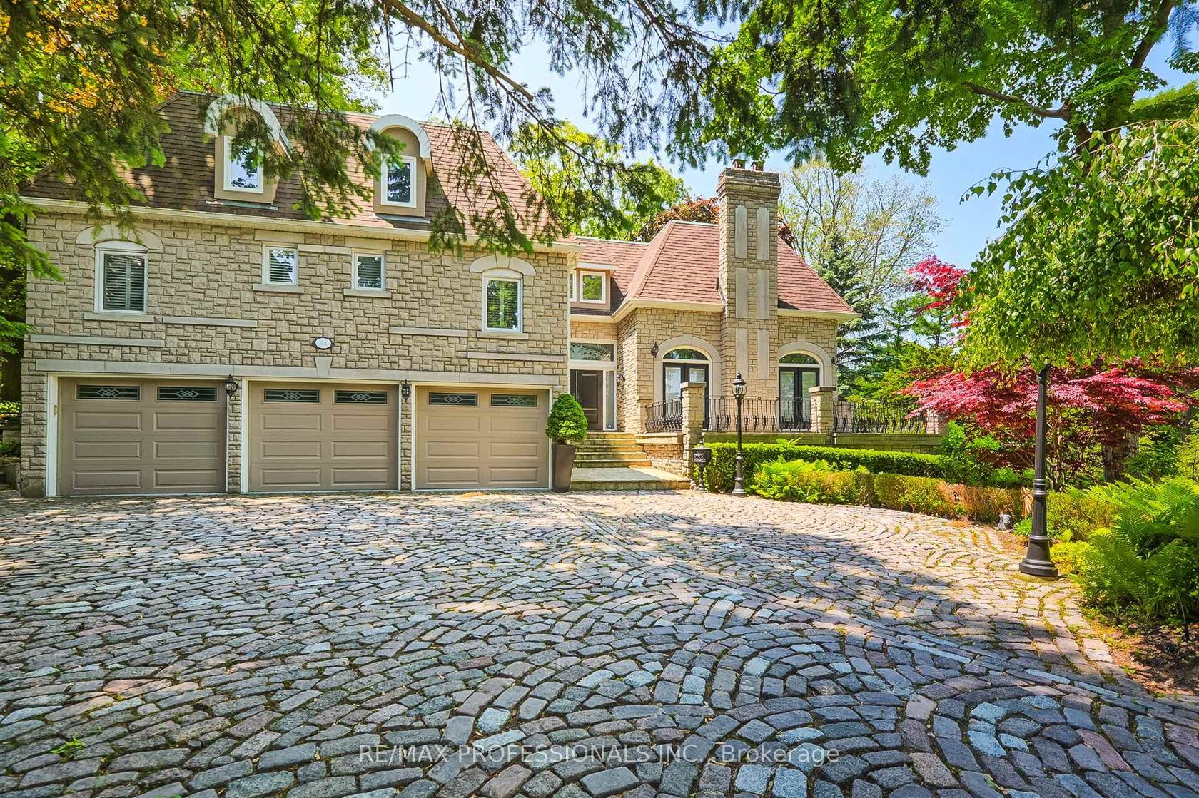 6A Edenbrook Hill, Humber Valley, Toronto 