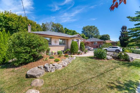 Photo 2 at 1539 Pembroke Drive, CP College Park, Oakville