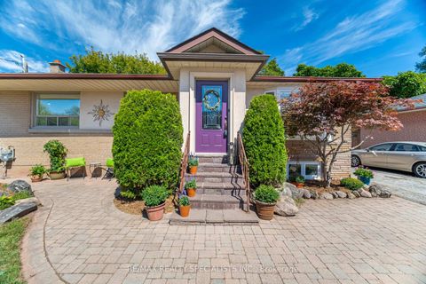 Photo 3 at 1539 Pembroke Drive, CP College Park, Oakville
