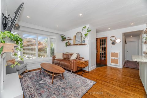 Photo 7 at 1539 Pembroke Drive, CP College Park, Oakville
