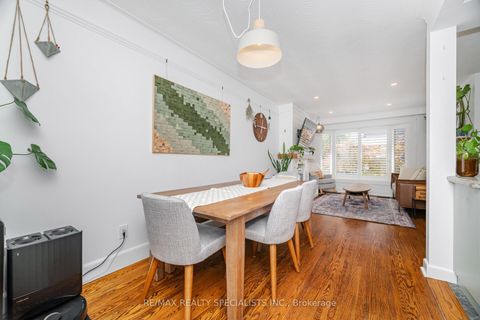 Photo 11 at 1539 Pembroke Drive, CP College Park, Oakville