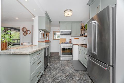 Photo 15 at 1539 Pembroke Drive, CP College Park, Oakville