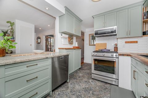 Photo 17 at 1539 Pembroke Drive, CP College Park, Oakville