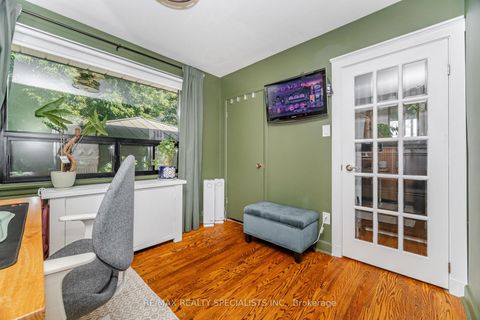 Photo 25 at 1539 Pembroke Drive, CP College Park, Oakville