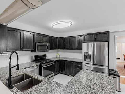 Photo 12 at 185 Foxfield Crescent, Patterson, Vaughan