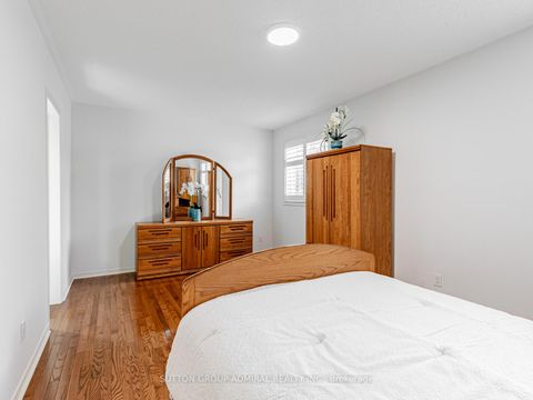 Photo 18 at 185 Foxfield Crescent, Patterson, Vaughan