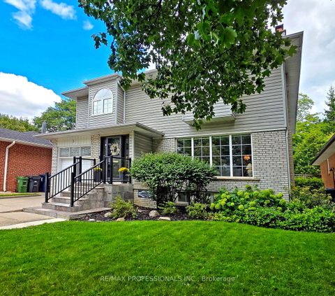 Photo 1 at 5 Grasspoint Crescent, Markland Wood, Toronto
