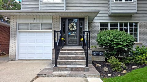Photo 3 at 5 Grasspoint Crescent, Markland Wood, Toronto
