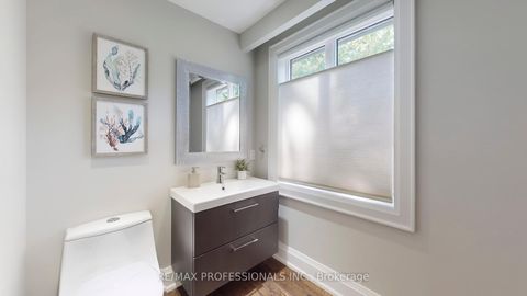 Photo 9 at 5 Grasspoint Crescent, Markland Wood, Toronto