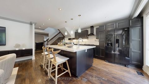Photo 13 at 5 Grasspoint Crescent, Markland Wood, Toronto