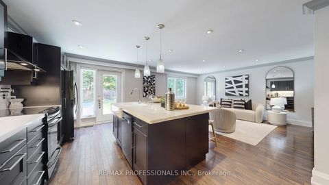 Photo 16 at 5 Grasspoint Crescent, Markland Wood, Toronto