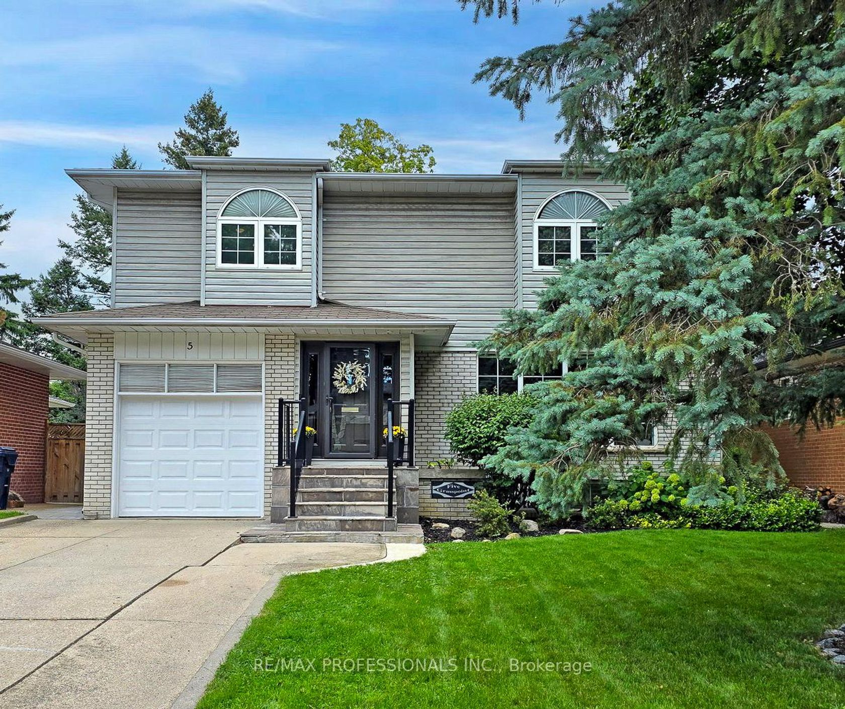 5 Grasspoint Crescent, Markland Wood, Toronto 