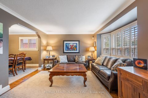 Photo 3 at 23 Allingham Gardens, Clanton Park, Toronto