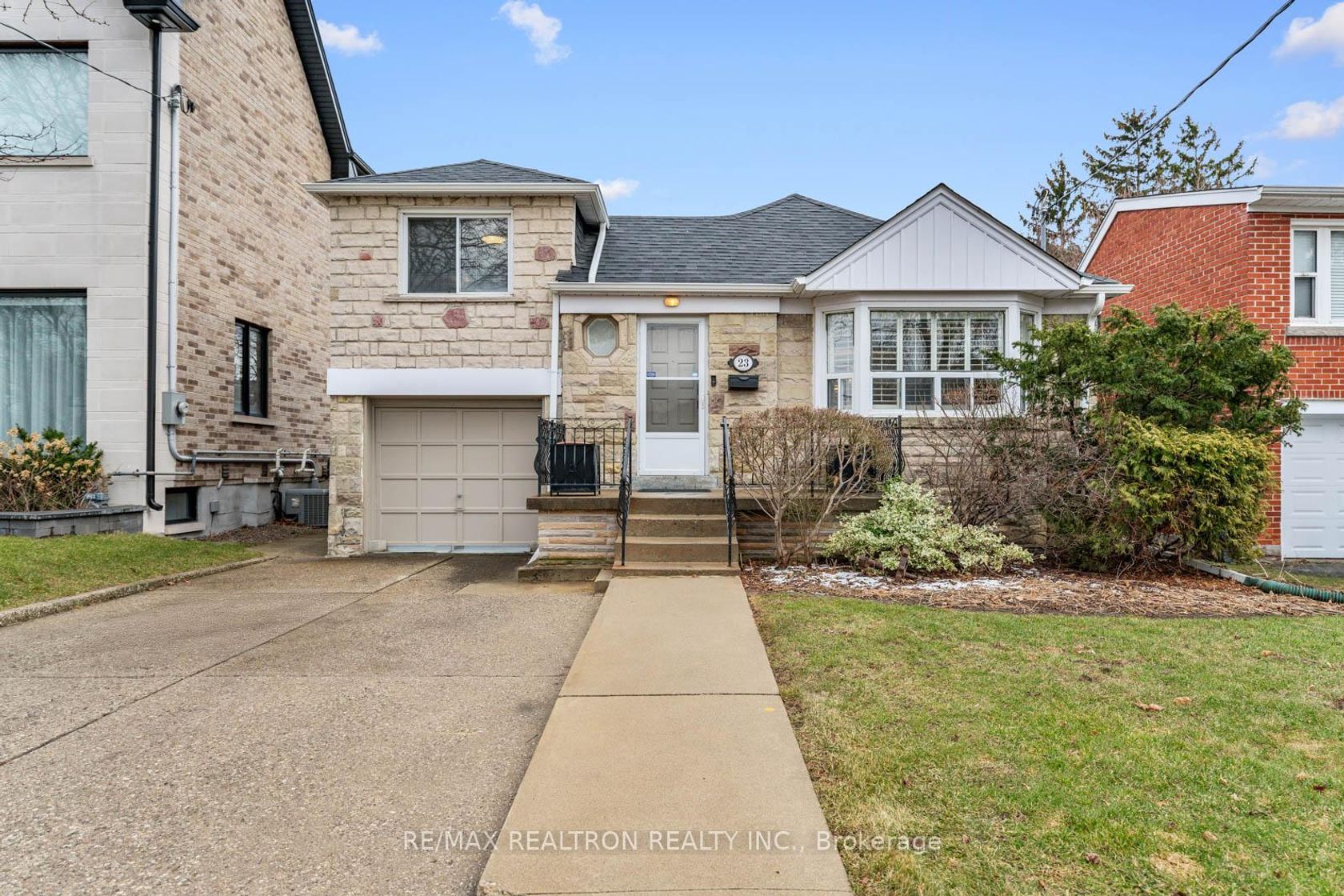 23 Allingham Gardens, Clanton Park, Toronto 