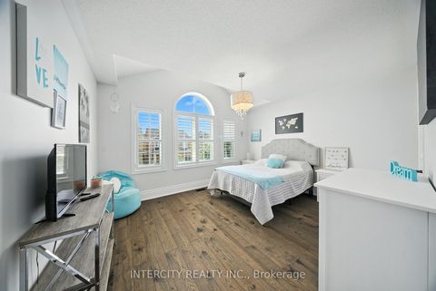 Photo 25 at 74 Terme Avenue, Vellore Village, Vaughan