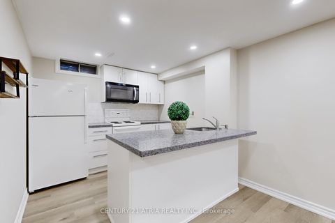 Photo 37 at 60 Steepleview Crescent, North Richvale, Richmond Hill