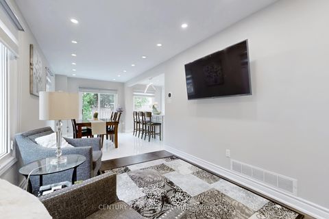 Photo 9 at 60 Steepleview Crescent, North Richvale, Richmond Hill