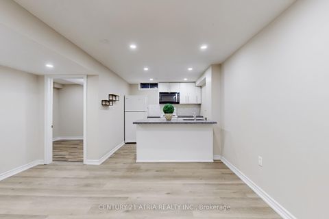 Photo 36 at 60 Steepleview Crescent, North Richvale, Richmond Hill