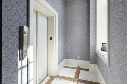 Photo 2 at 205 - 1111 Avenue Road, Eglinton, Toronto