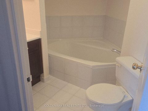 Photo 8 at 1012 - 7300 Yonge Street, Yorkhill, Vaughan