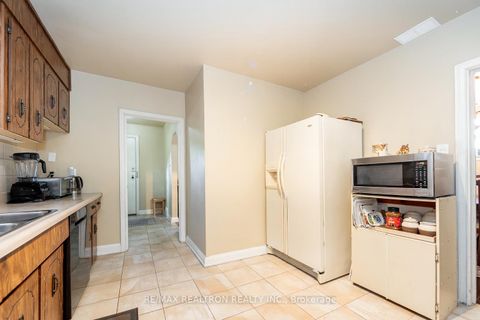 Photo 9 at 663 Woburn Avenue, Nortown, Toronto