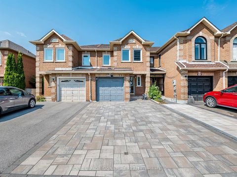 Photo 1 at 152 Lindenshire Avenue, Maple, Vaughan
