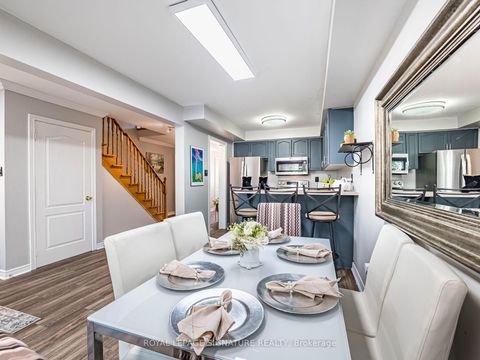 Photo 8 at 152 Lindenshire Avenue, Maple, Vaughan