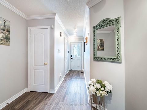 Photo 10 at 152 Lindenshire Avenue, Maple, Vaughan