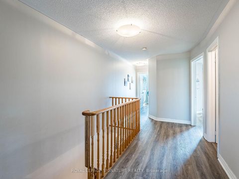 Photo 16 at 152 Lindenshire Avenue, Maple, Vaughan